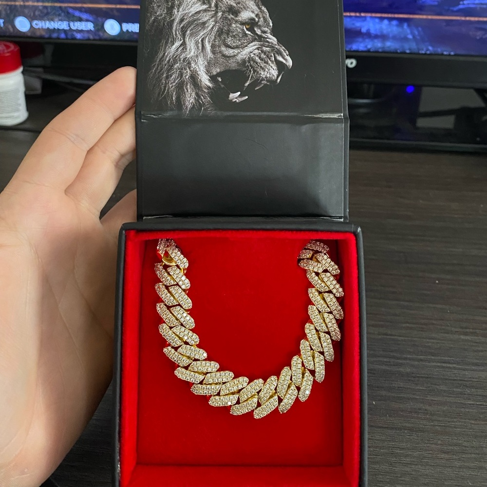 King Ice Cuban Link. 20” Gold. Brand New worn once.